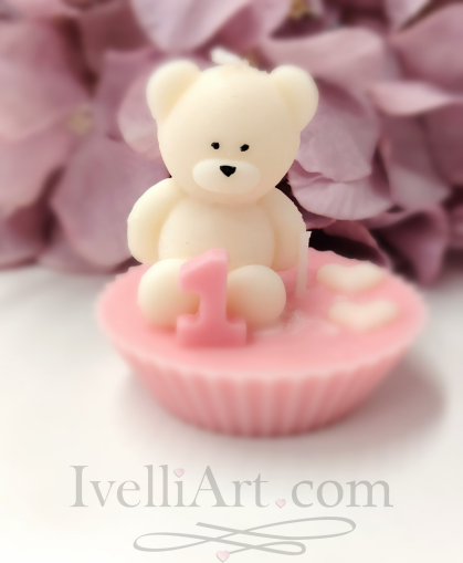 Свещ Мече мъфин в розово от соев восък подарък за гости 