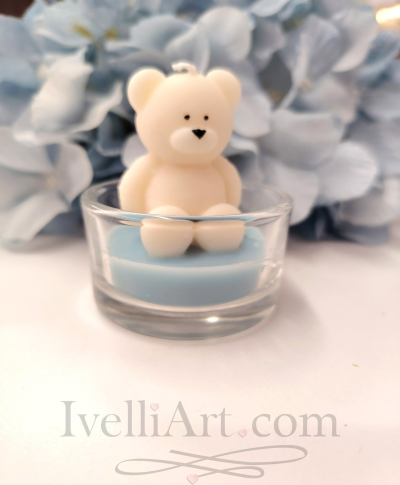 Свещ Мече в синьо  от соев восък в стъкленица подарък за гости 