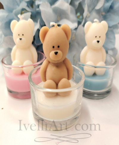 Свещ Мече в синьо  от соев восък в стъкленица подарък за гости 