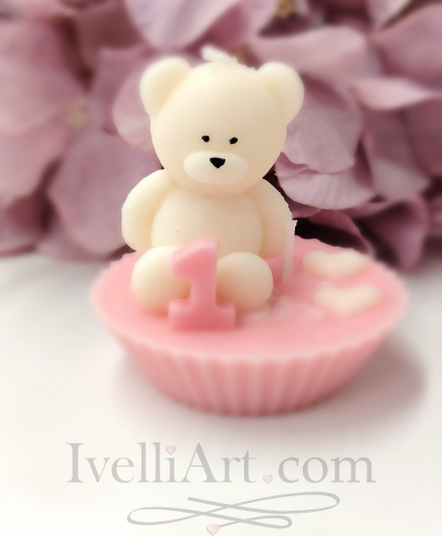 Свещ Мече мъфин в розово от соев восък подарък за гости 